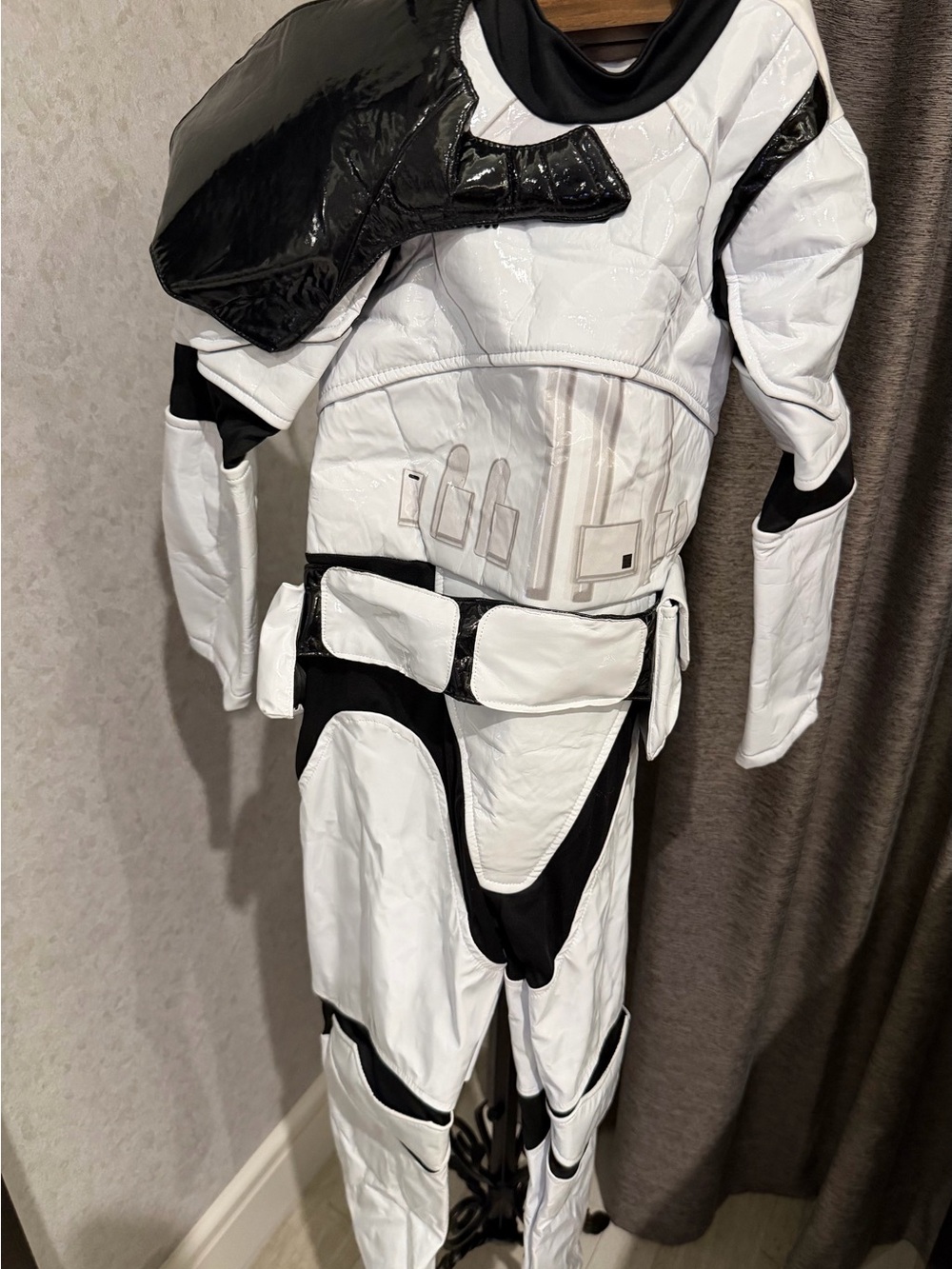 Disney’s Star Wars STORMTROOPERS kids White and Black Costume with mask size 5-6